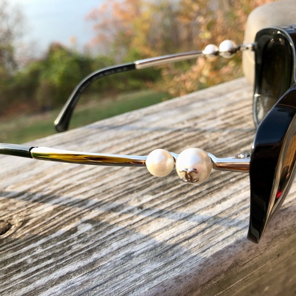 Auth Chanel Black cat eye sunglasses with CC faux pearls/New w.o Tags/Stylish - Picture 7 of 15